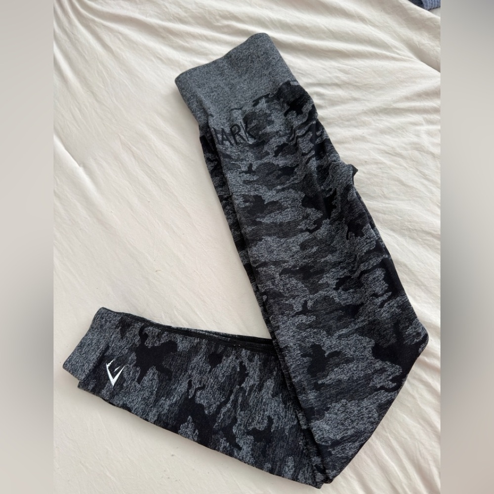 Scrunchbutt Gymshark camo leggings